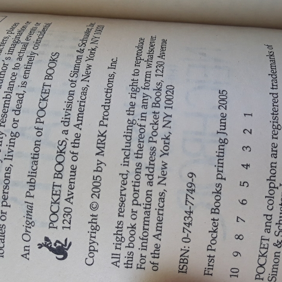 The Nosy Neighbor, a paperback book written by Fern Michaels Copyright 2005 - Picture 6 of 6